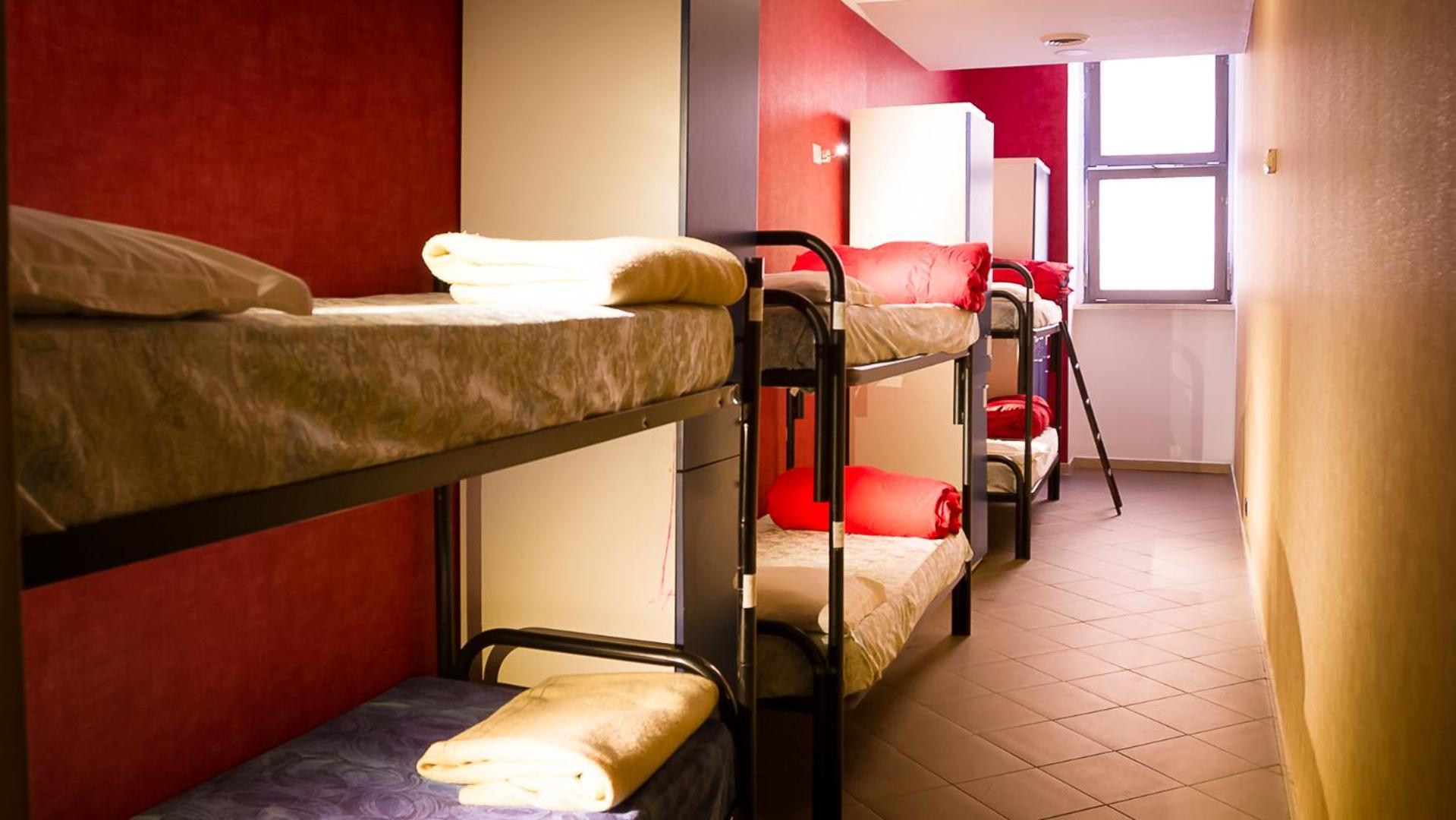 Hostal Youth Station *